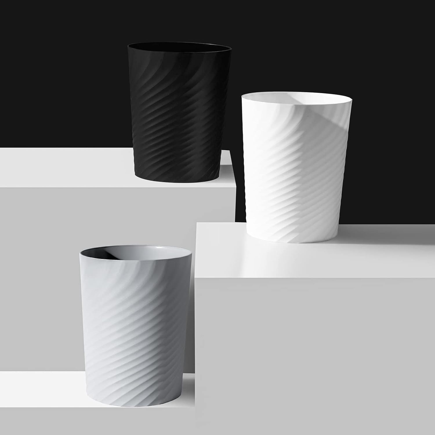 UUJOLY Plastic Small Trash Can Wastebasket 18 Gallon White