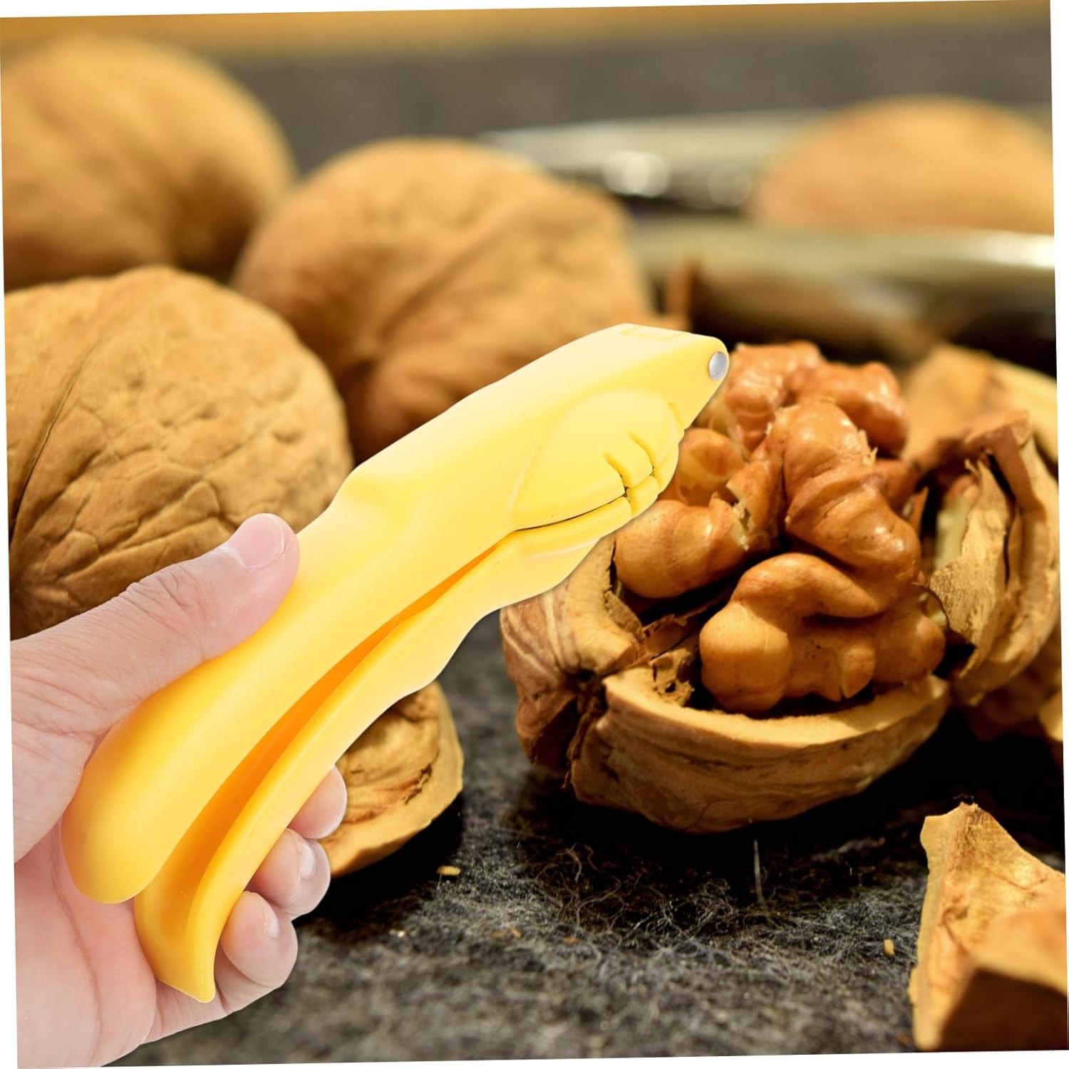 PRETYZOOM Multi-Use Nut Cracker with Squeezer and Cutter